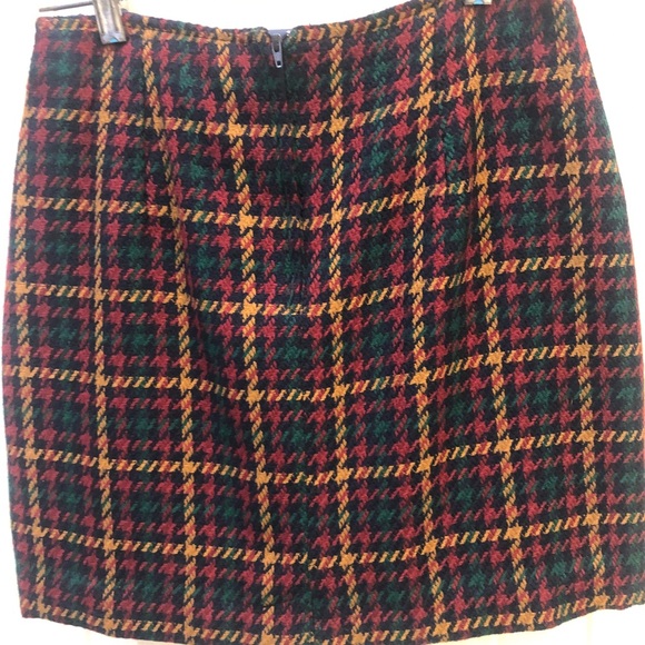 Cute Mini skirt! Lined! Size 6 cute for work or date! Nice in winter w/leggings - Picture 2 of 6